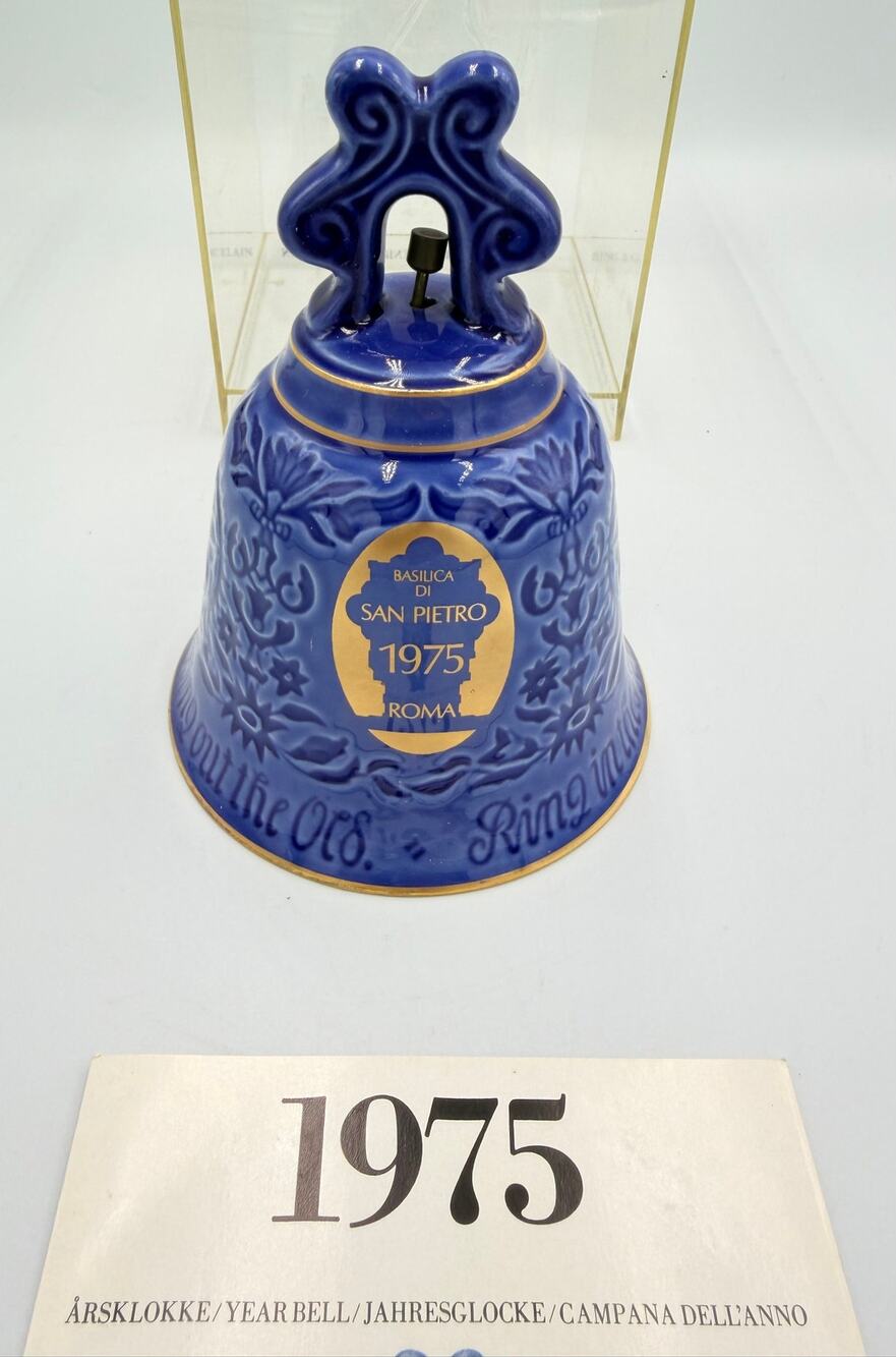 Bing & Grondahl (B&G) Copenhagen Porcelain 1975 Annual Bell St. Peters Basilica